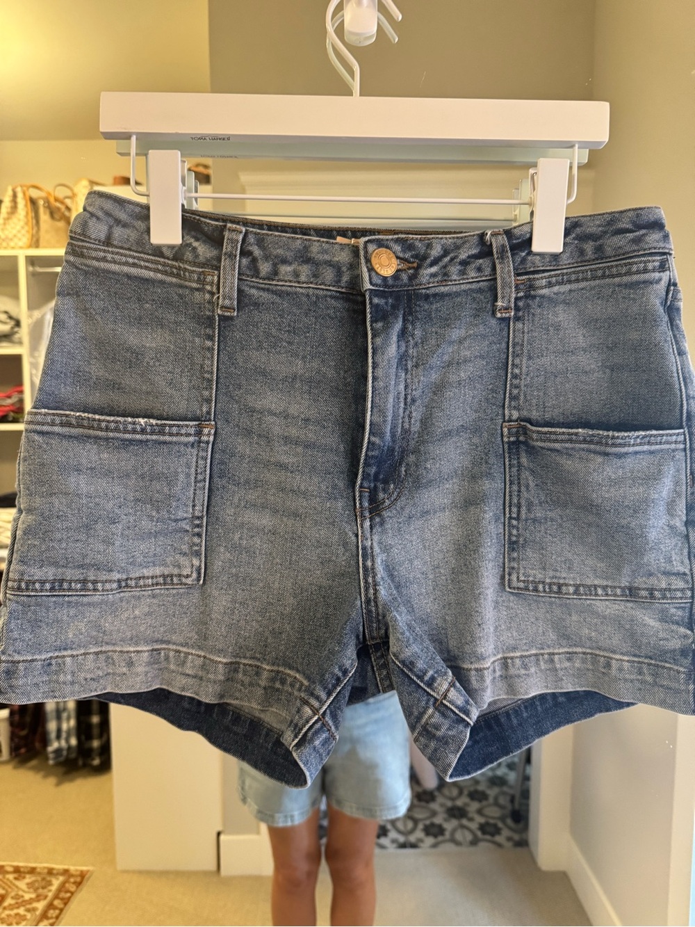 Kut from the Kloth Faded Blue Patch-Pocket Jean Shorts